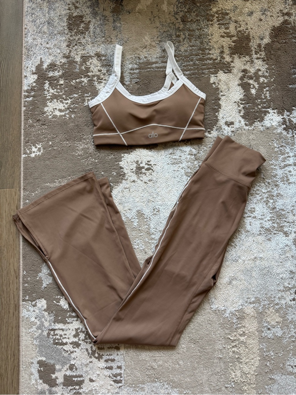 ALO Yoga Brown Sports Bra NWOT size Small - Picture 2 of 6